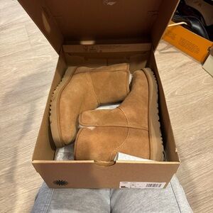 Ugg mini boot